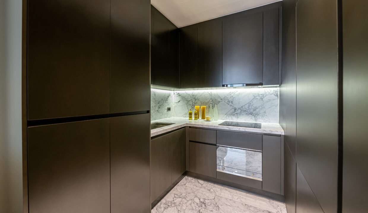 338:37 High Rise Condo Thonglor Khun by Yoo2