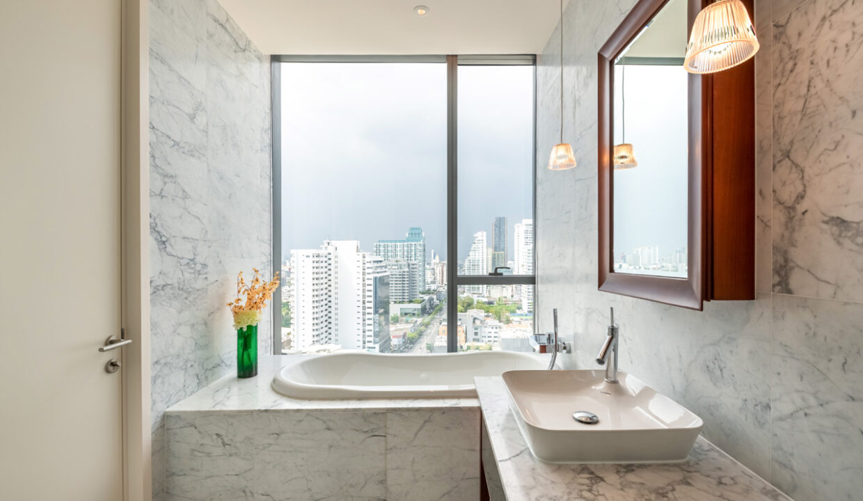 338:37 High Rise Condo Thonglor Khun by Yoo28