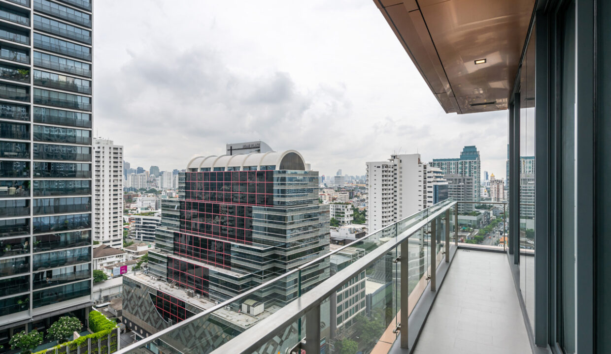 338:53 High Rise Condo Thonglor Khun by Yoo3