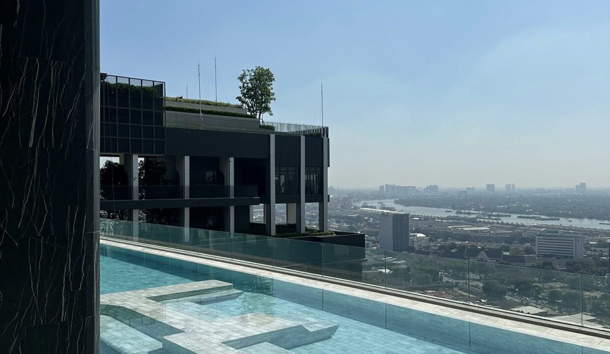 Condo-H Life Rama4-Asoke1