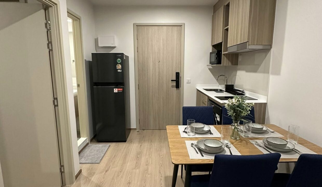 Condo-H Life Rama4-Asoke2