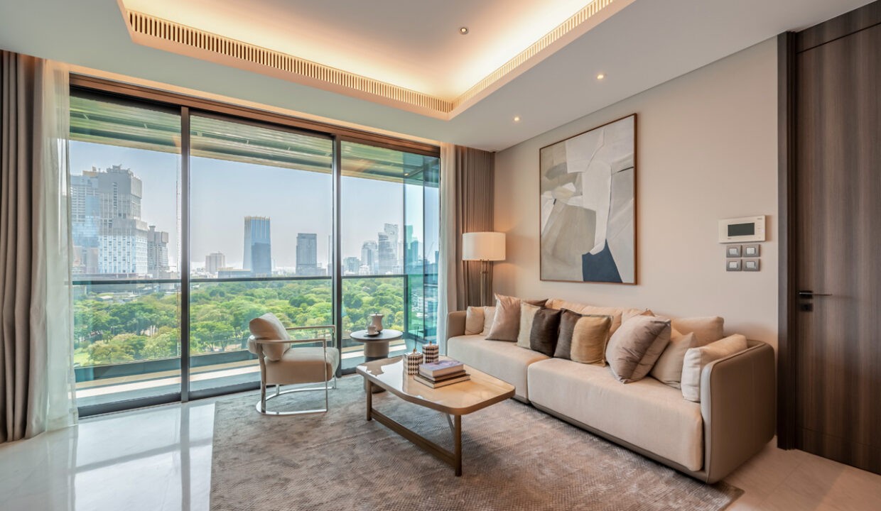 Condo-High Rise Ploenchit11