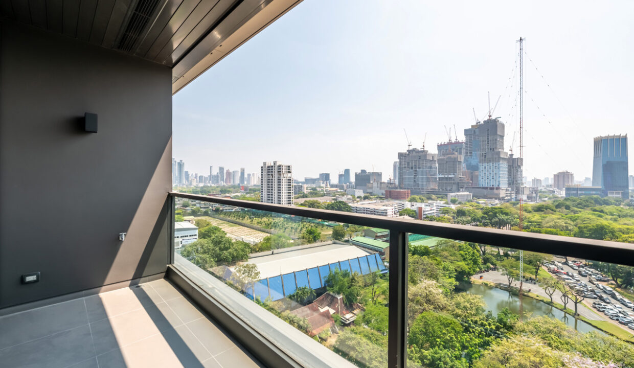 Condo-High Rise Ploenchit12