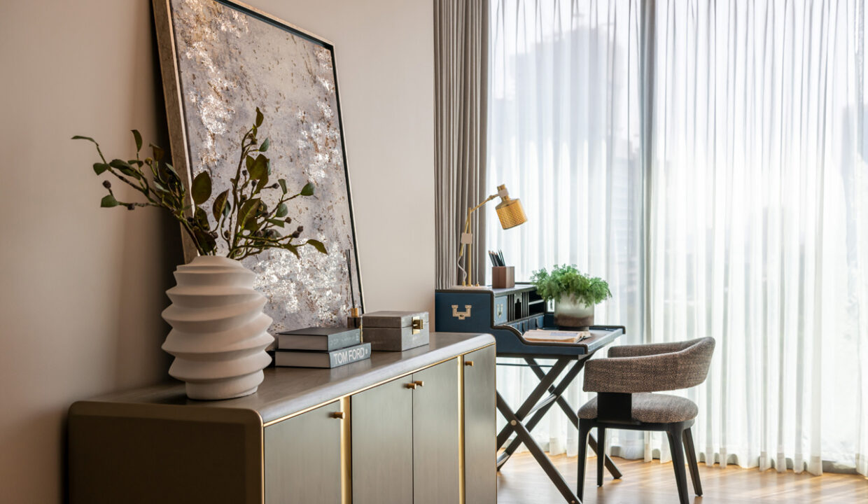 Condo-High Rise Ploenchit5