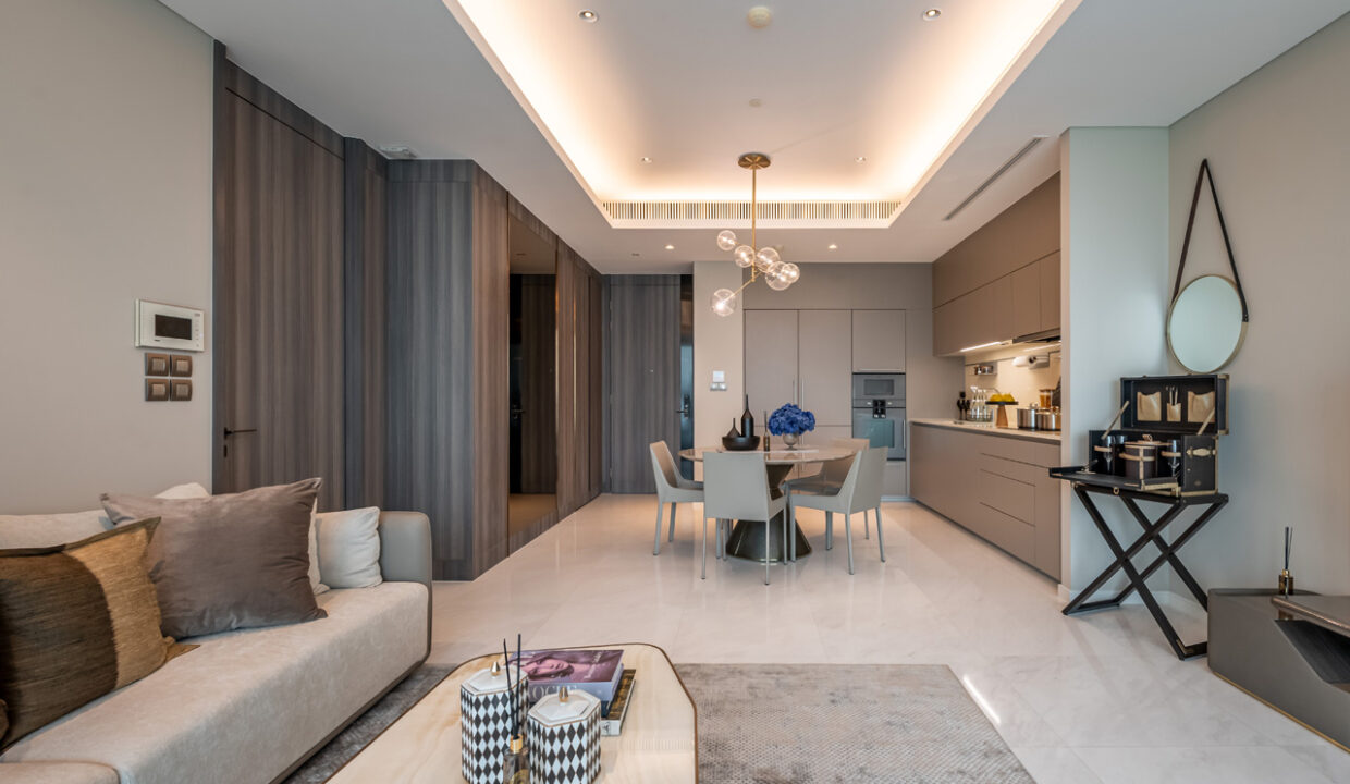 Condo-High Rise Ploenchit6