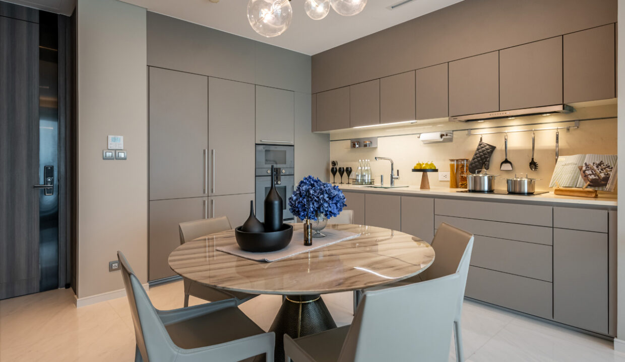 Condo-High Rise Ploenchit9