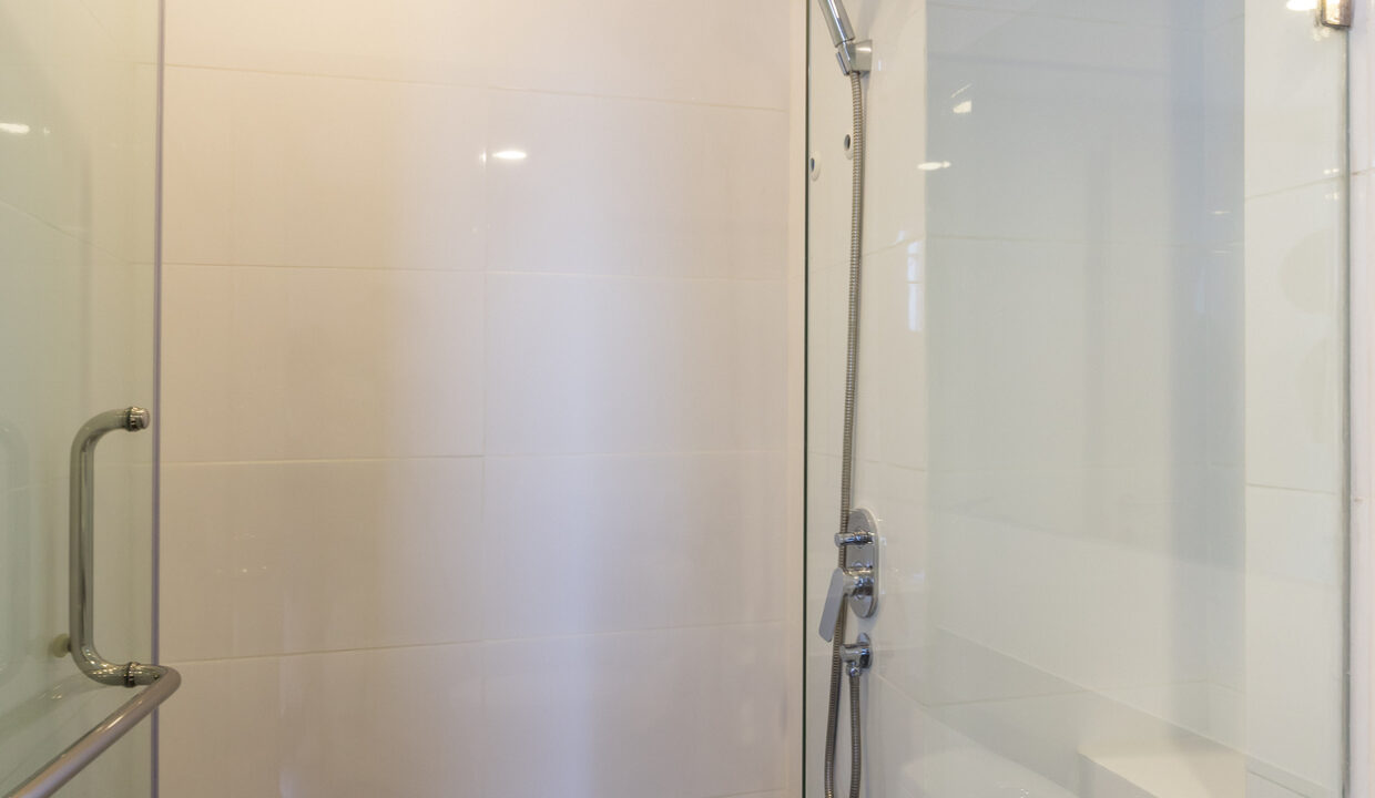 3013 High Rise Condo Ratchayothi (19)