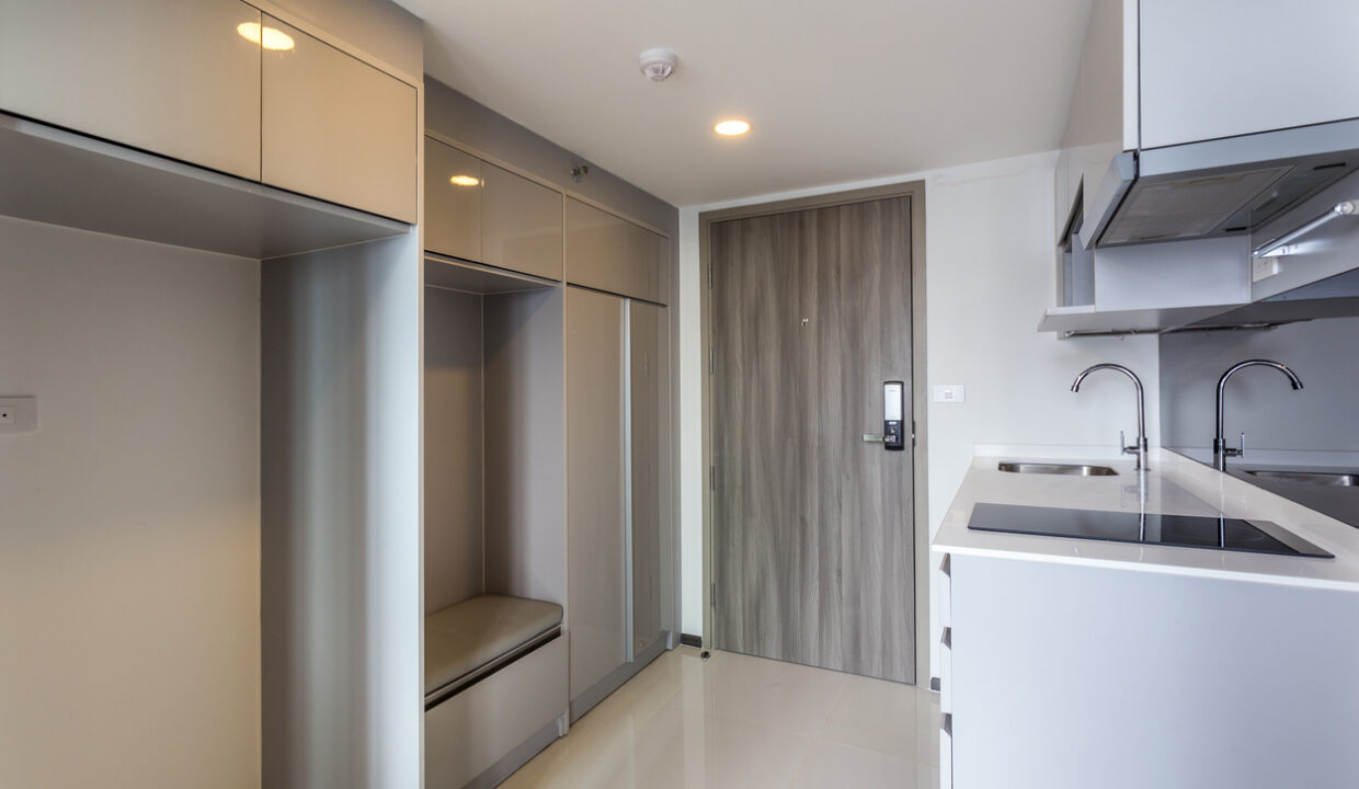 3217 High Rise Condo Ratchayothi (2)