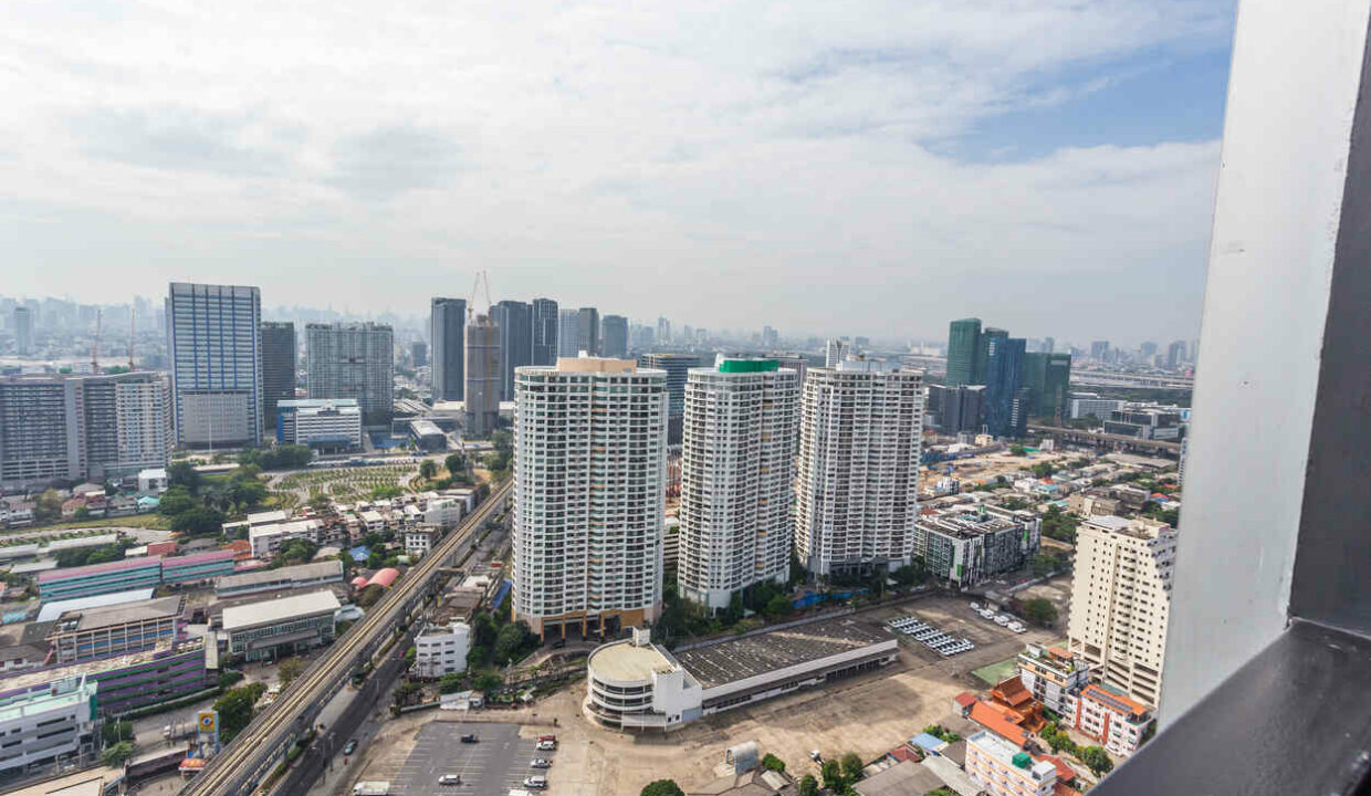 3217 High Rise Condo Ratchayothi (27)
