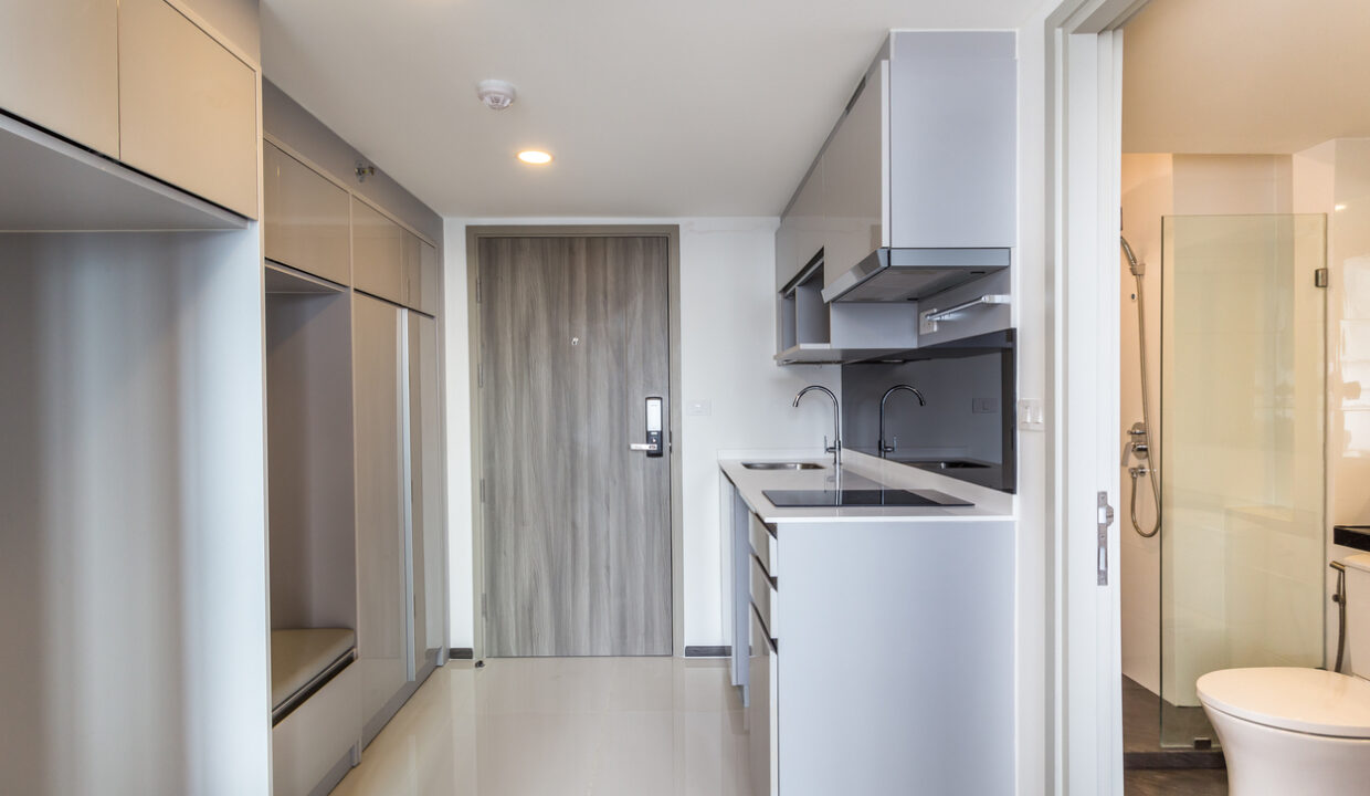 3217 High Rise Condo Ratchayothi (4)