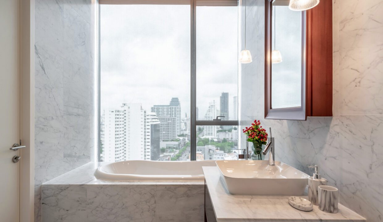 338:45 High Rise Condo Thonglor Khun by Yoo28