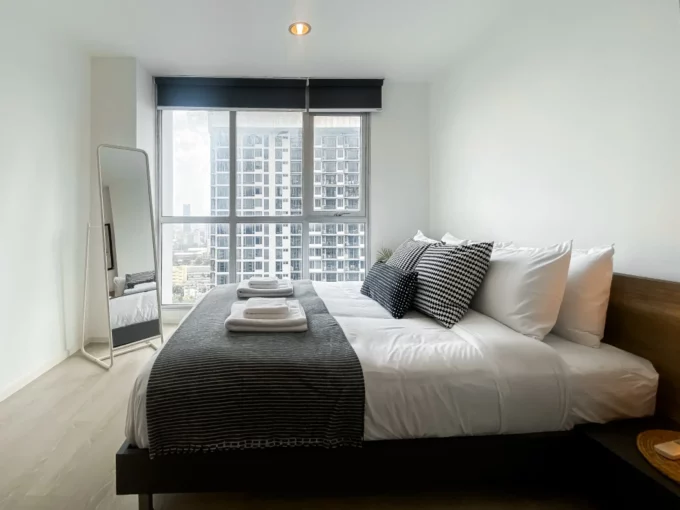 High-Rise Condo at Rhythm Sathorn Narathiwas