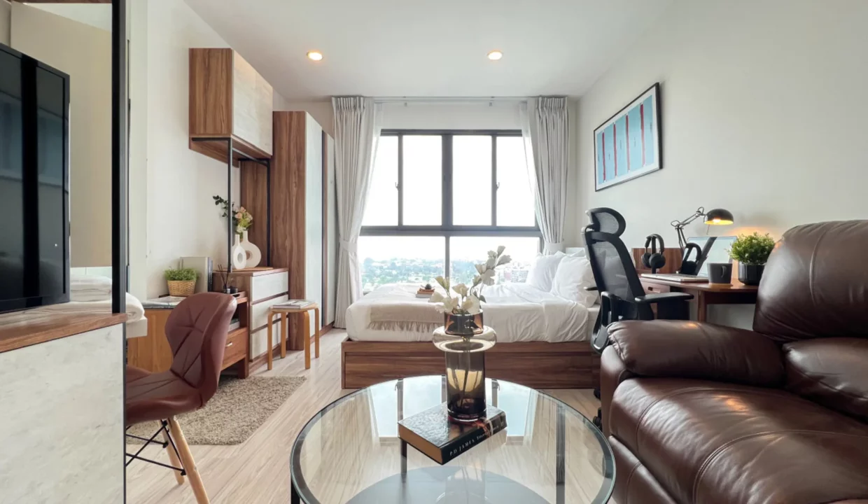High-Rise Condominium at Aguston Sukhumvit 22 (BTS Phrom Phong)-1