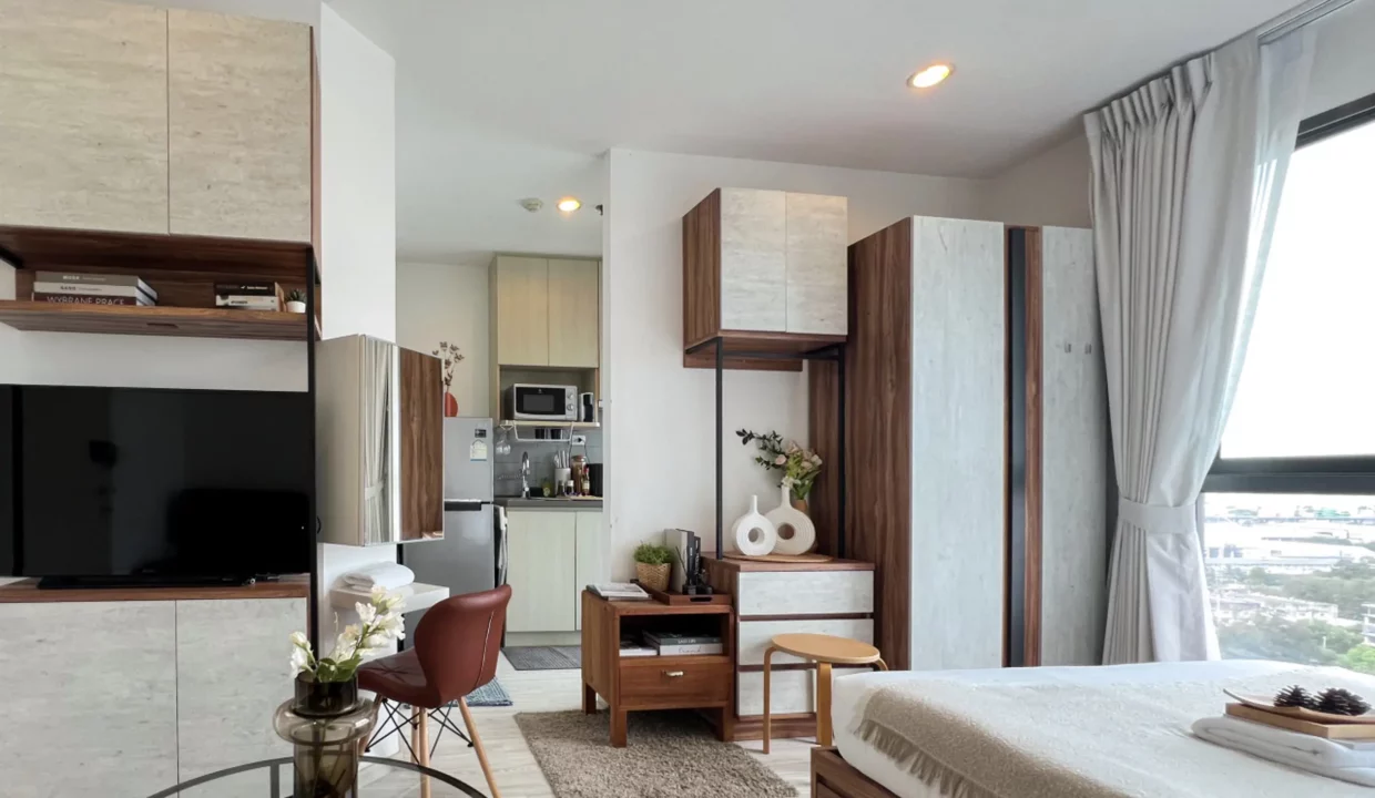 High-Rise Condominium at Aguston Sukhumvit 22 (BTS Phrom Phong)-3