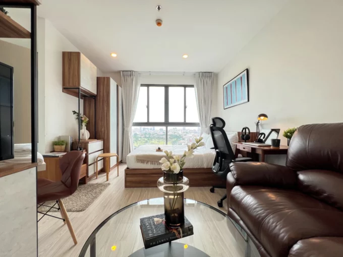 High-Rise Condominium at Aguston Sukhumvit 22 (BTS Phrom Phong)