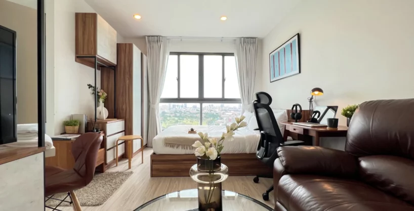 High-Rise Condominium at Aguston Sukhumvit 22 (BTS Phrom Phong)
