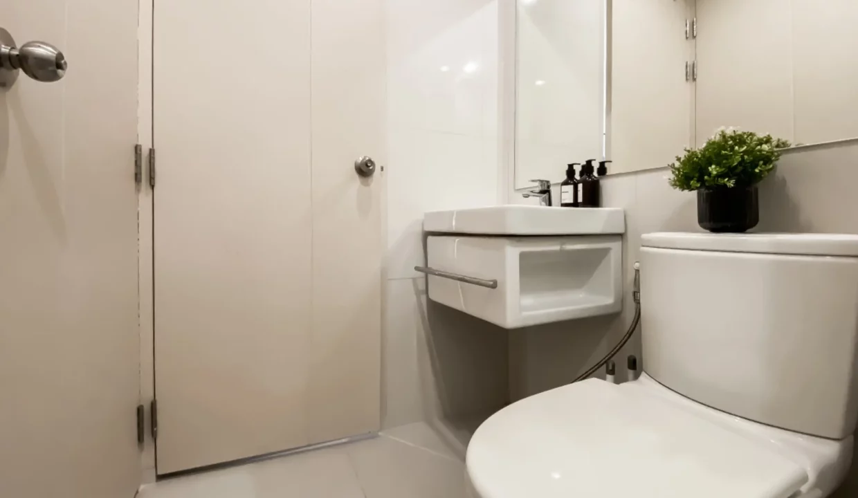 High-Rise Condominium at Life Asoke Phetchaburi 36-10