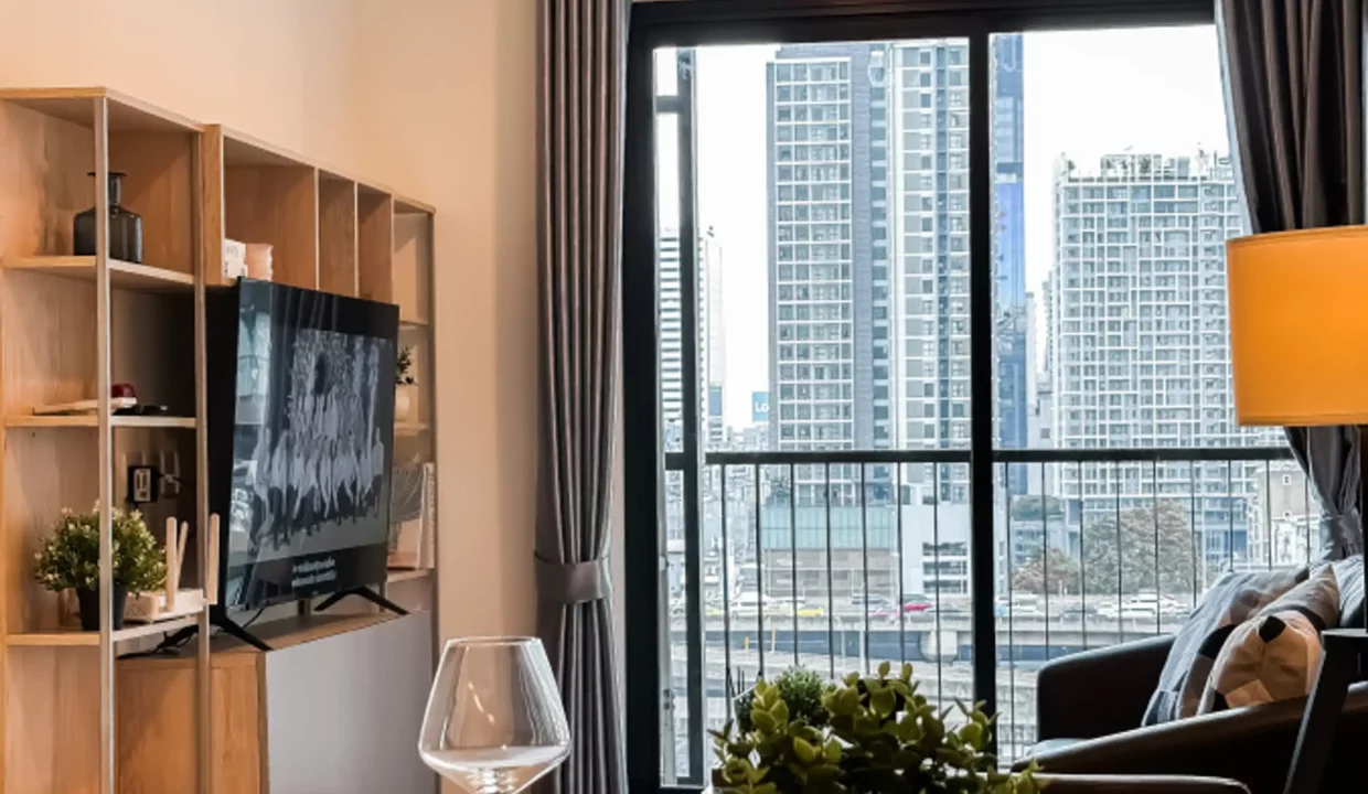 High-Rise Condominium at Life Asoke Phetchaburi 36-3