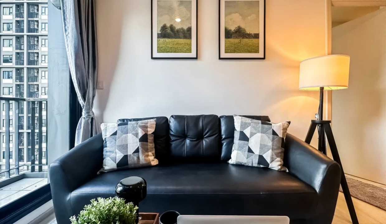 High-Rise Condominium at Life Asoke Phetchaburi 36-4
