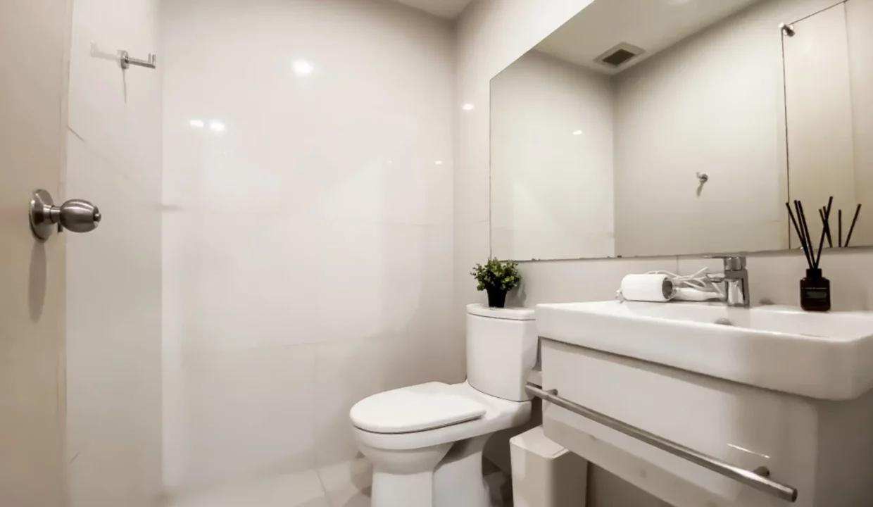 High-Rise Condominium at Life Asoke Phetchaburi 36-8