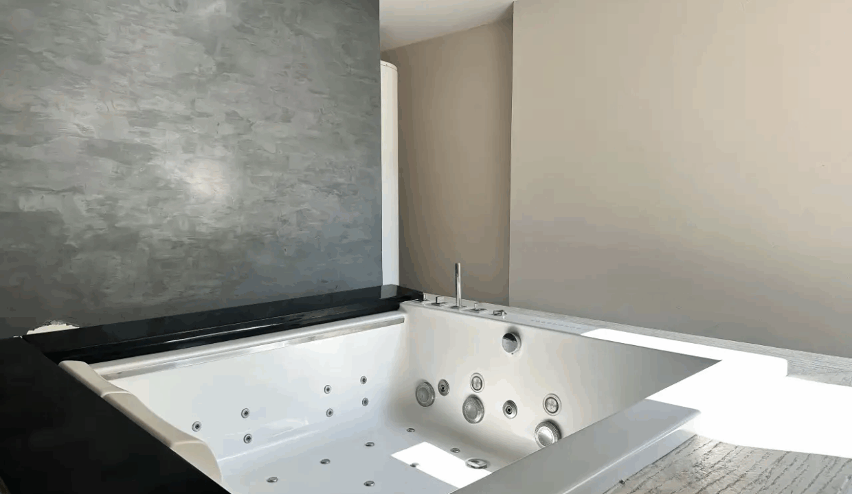 Low Rise Condo LIV@49 Sukhumvit (2)