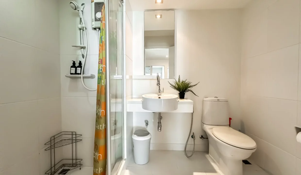 Modern High-Rise Living at The Room Sukhumvit 79 (BTS On Nut)8